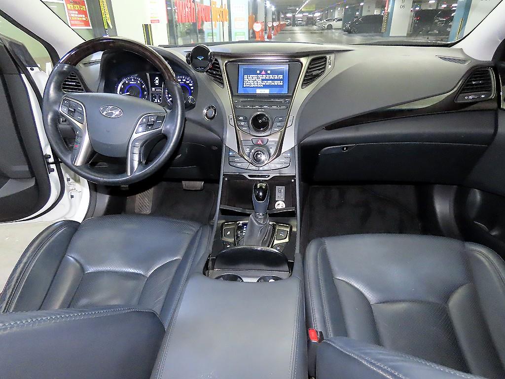 HYUNDAI Grandeur - Vista 10