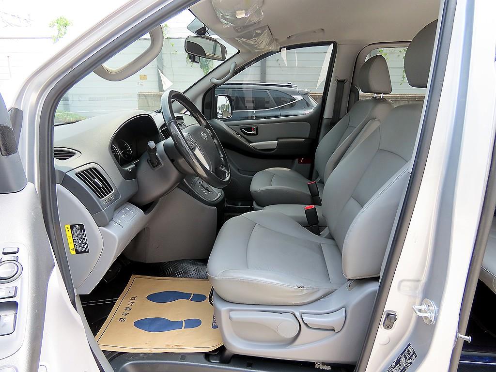 HYUNDAI Starex - Vista 5