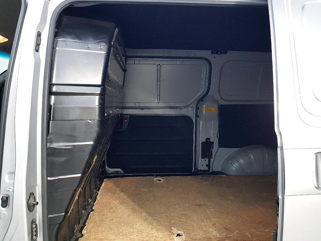 HYUNDAI Starex - Vista 11
