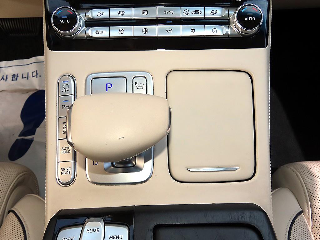 Genesis G90 - Vista 11