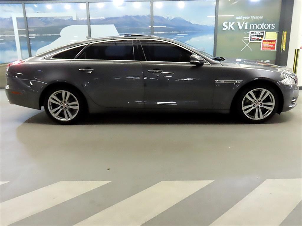Jaguar XJ - Vista 3