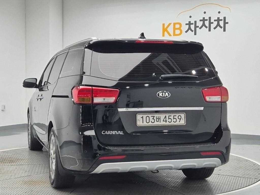 KIA Carnival - Vista 2