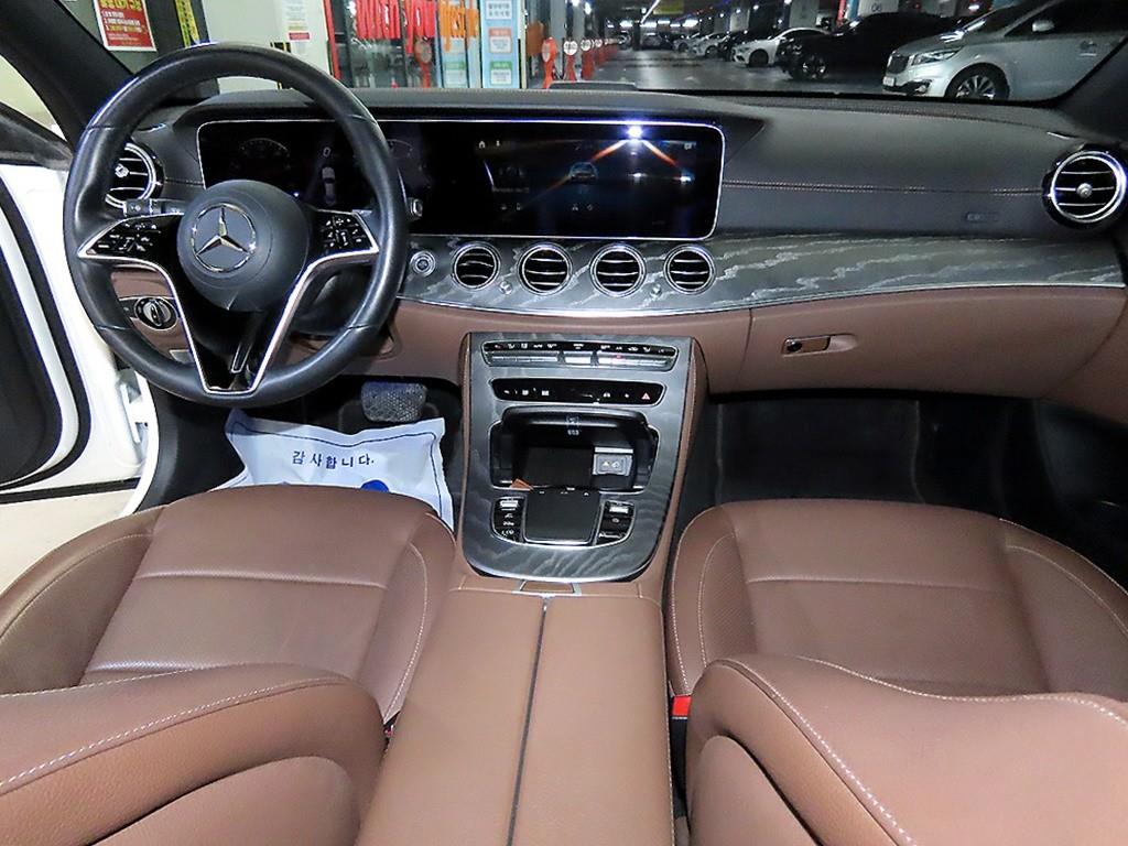 Mercedes Benz E class - Vista 12