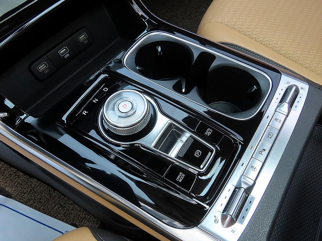KIA Carnival 2022 the color of pearl - Importación desde Corea - HF Imports Iquique - Foto 13
