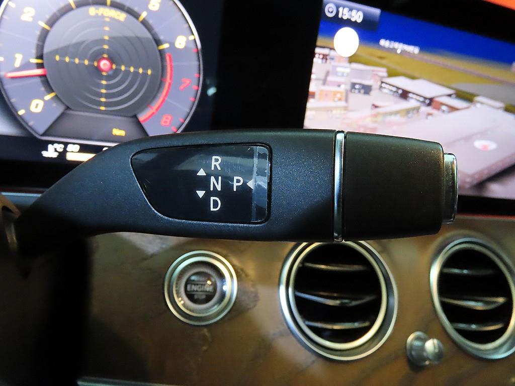 Mercedes Benz E class - Vista 12