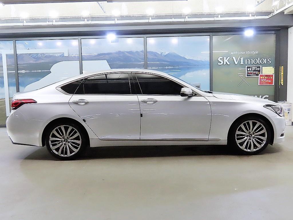 HYUNDAI Genesis - Vista 3