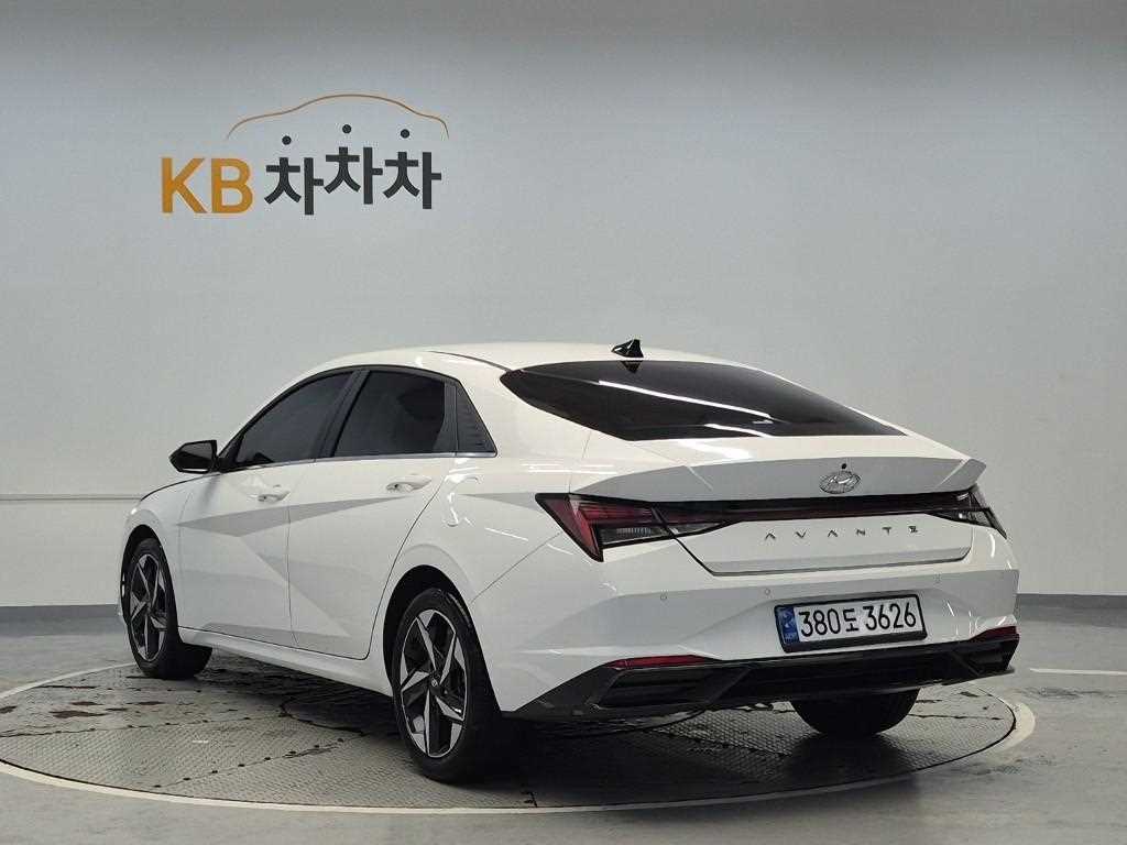 HYUNDAI Avante - Vista 2