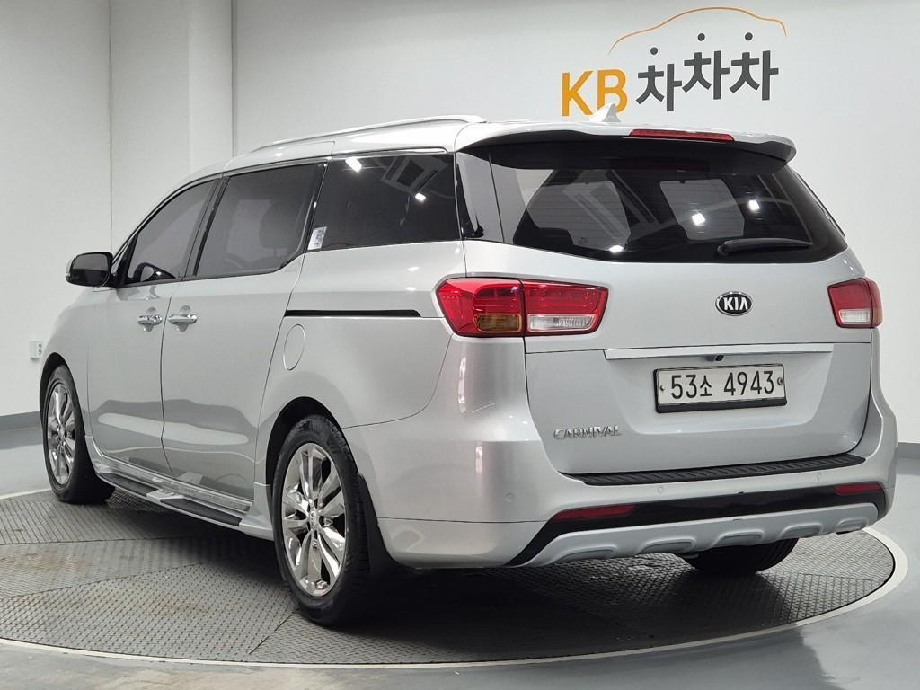 KIA Carnival - Vista 3