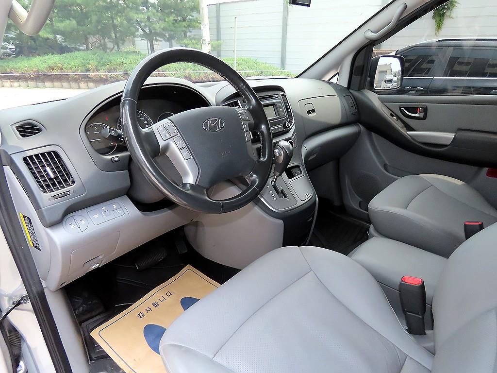 HYUNDAI Starex - Vista 7