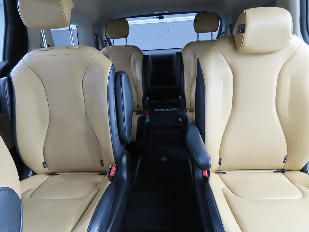 KIA Carnival - Vista 10
