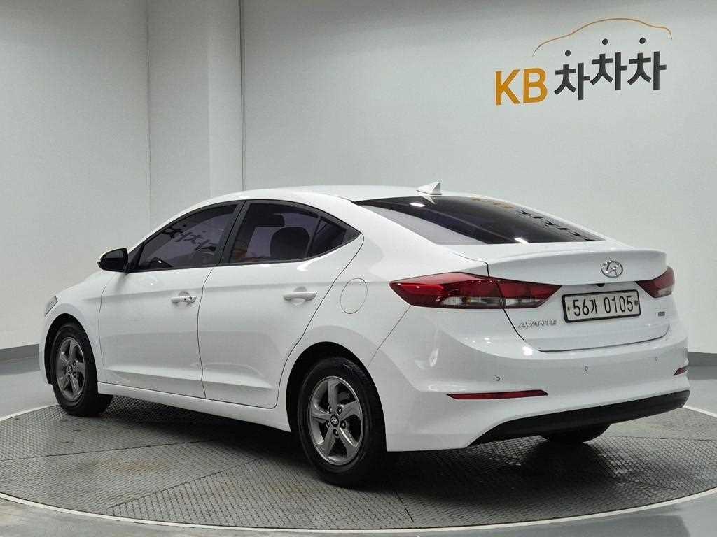 HYUNDAI Avante - Vista 2