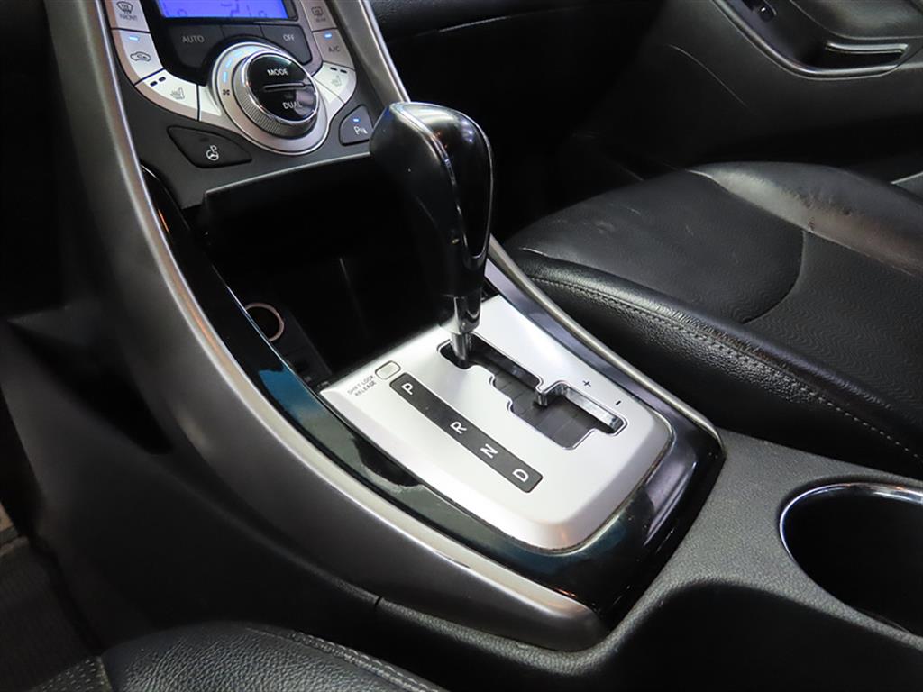 HYUNDAI Avante - Vista 11