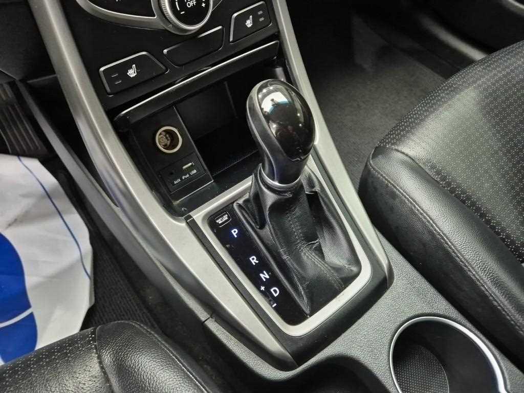 HYUNDAI Avante - Vista 10