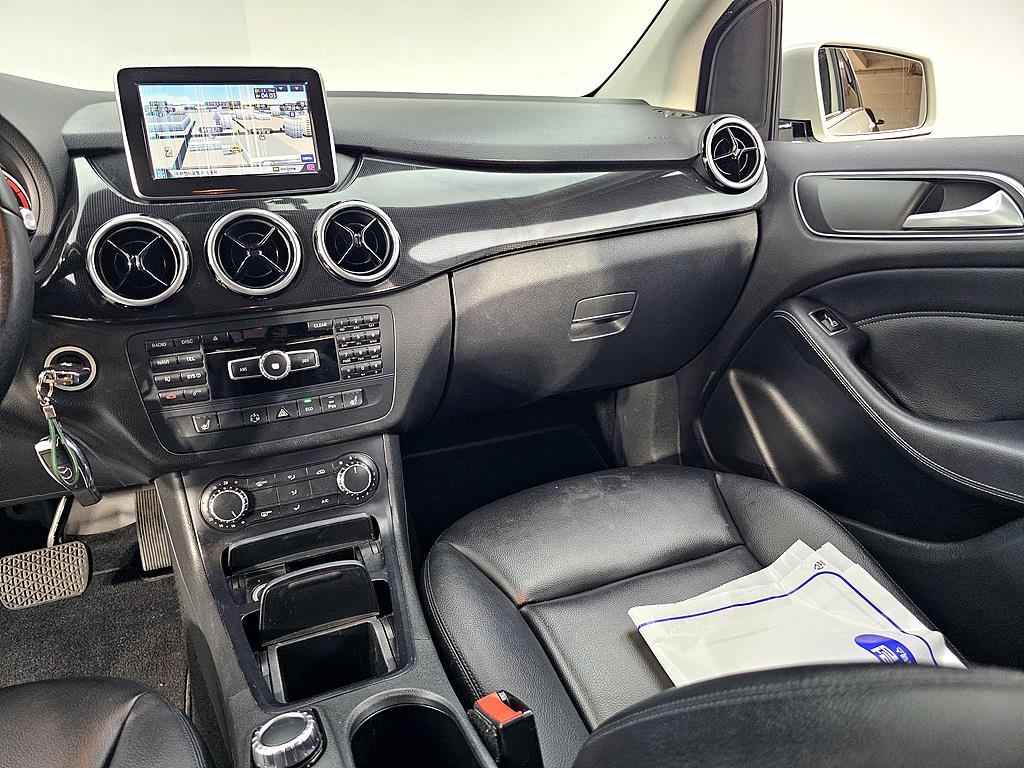 Mercedes Benz B Class (MY B) - Vista 12