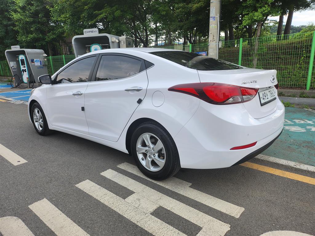 HYUNDAI Avante - Vista 4