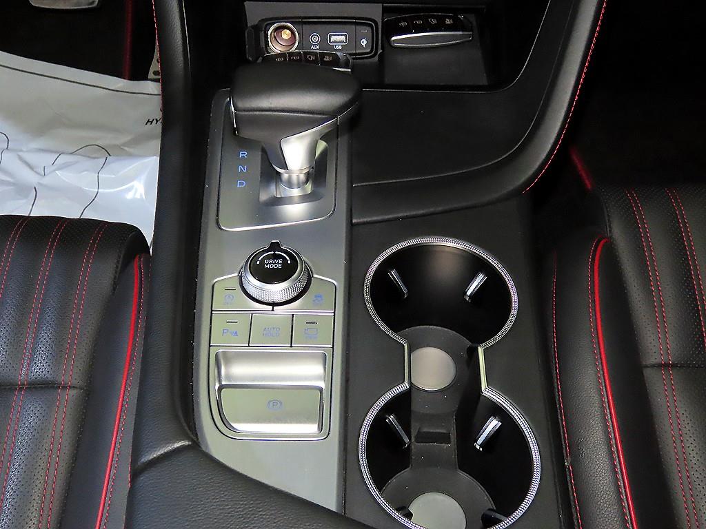 Genesis G70 - Vista 12