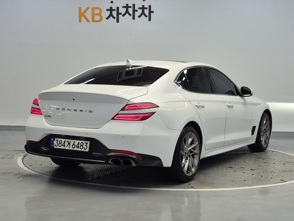 Genesis G70 - Vista 3