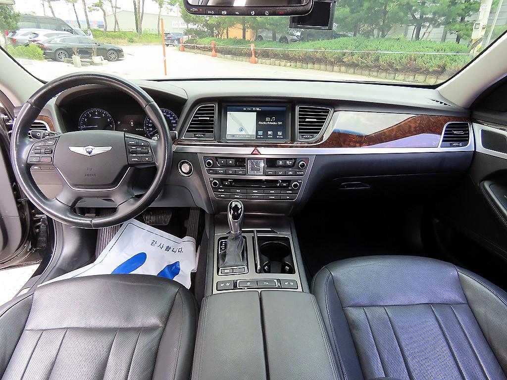 HYUNDAI Genesis - Vista 7
