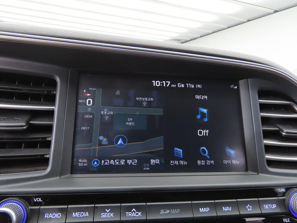 HYUNDAI Avante - Vista 9