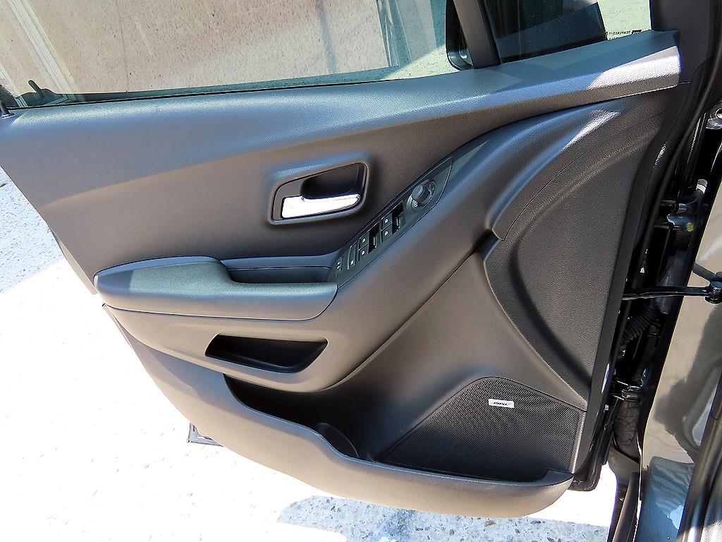 Chevrolet Trax 2017 Gris - Importación desde Corea - HF Imports Iquique - Foto 13