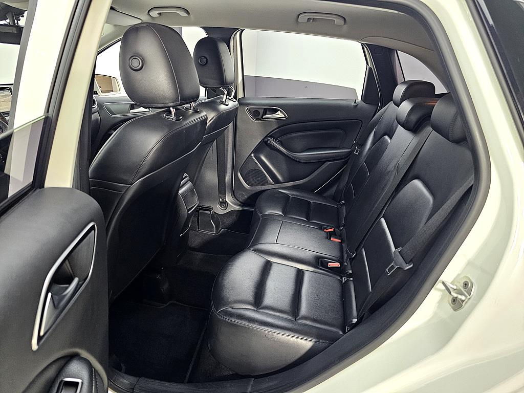 Mercedes Benz B Class (MY B) - Vista 11