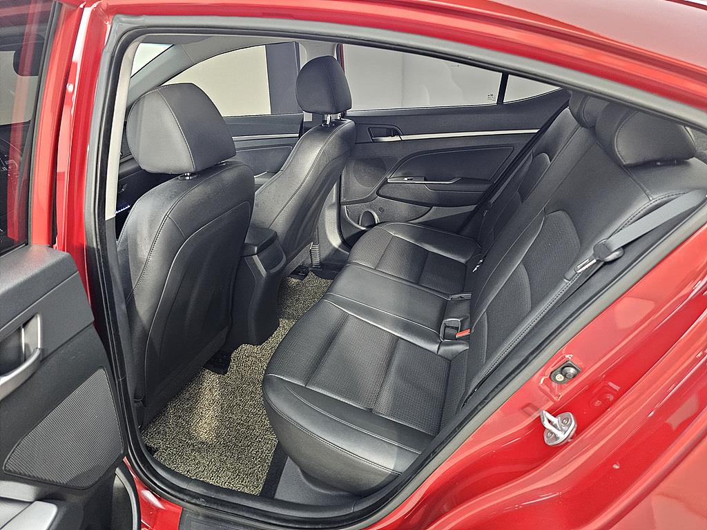 HYUNDAI Avante - Vista 11