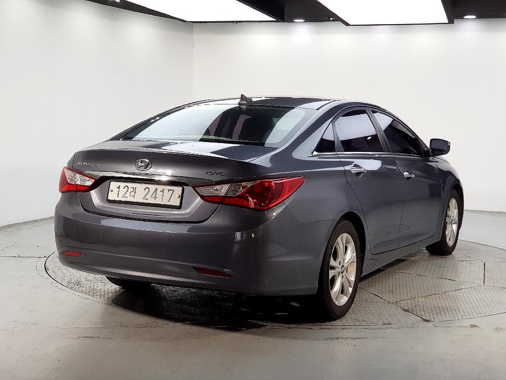 HYUNDAI Sonata - Vista 4