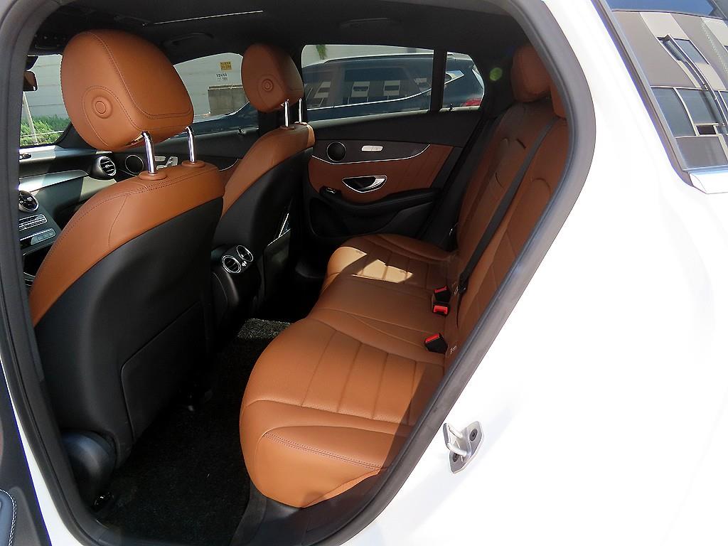 Mercedes Benz GLC Class - Vista 6