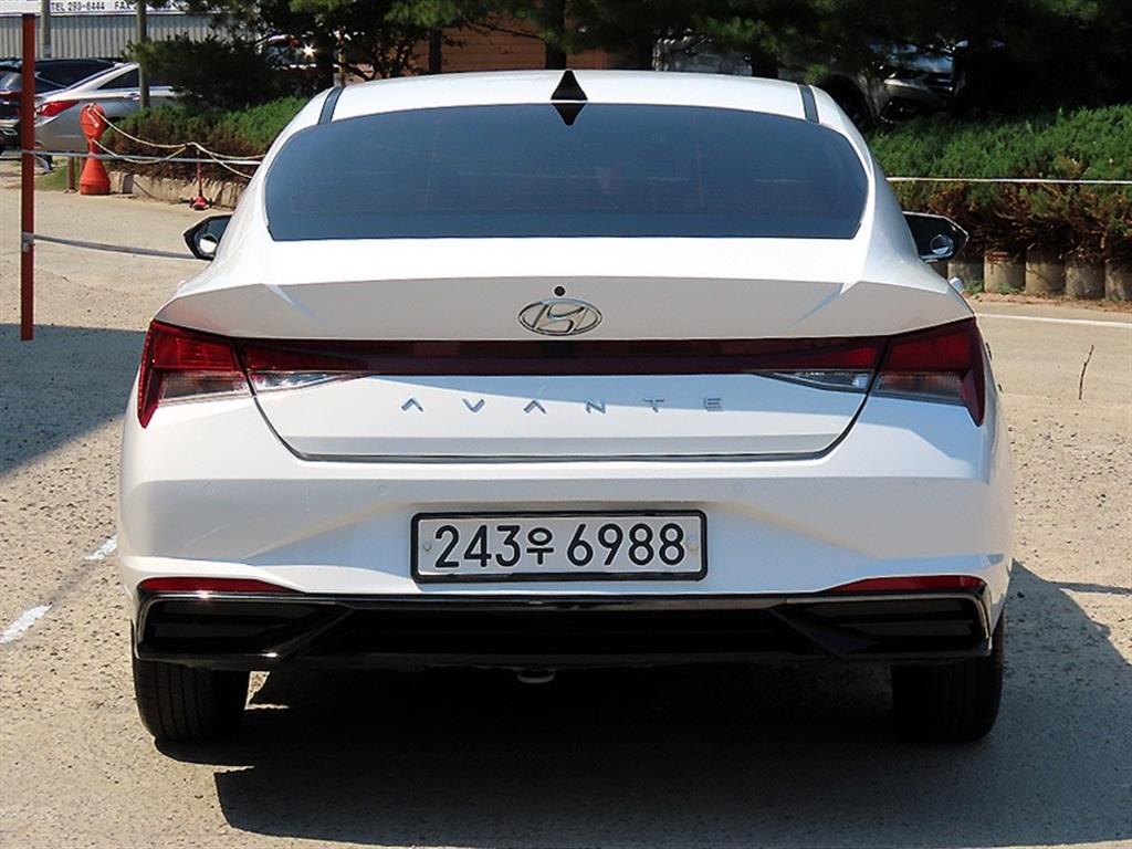 HYUNDAI Avante - Vista 4
