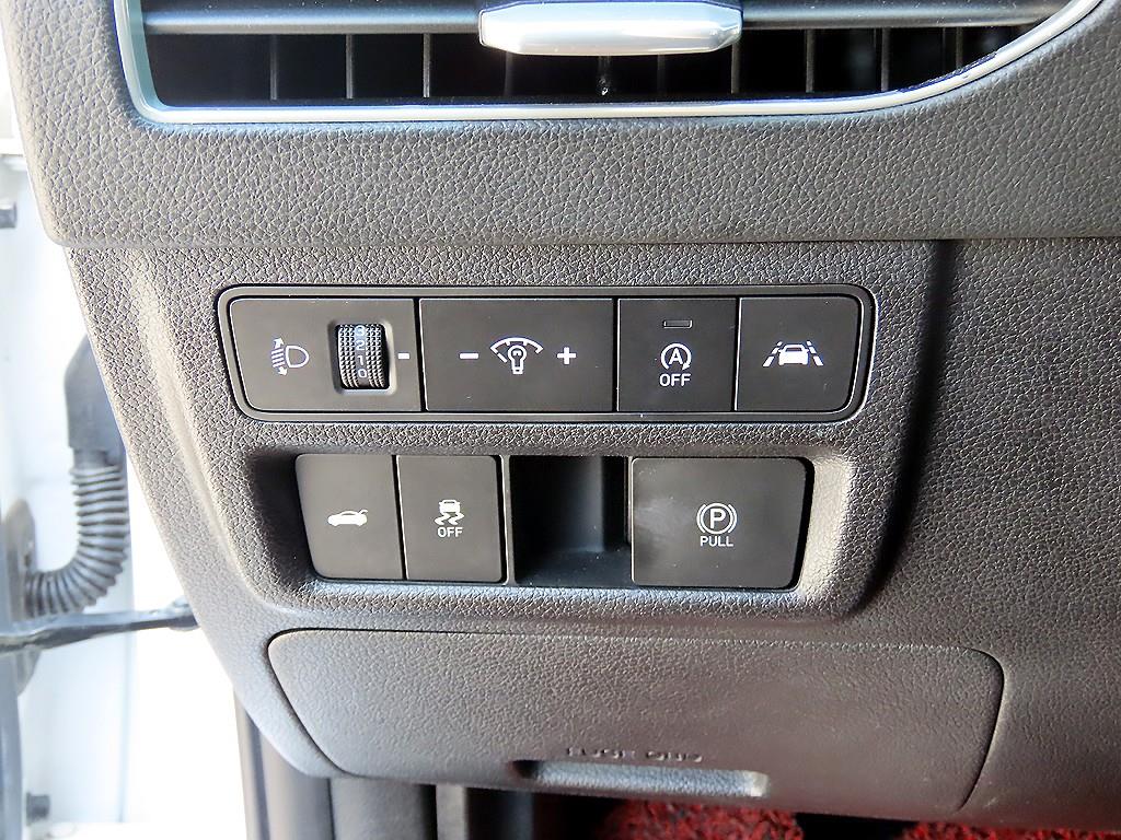 HYUNDAI Sonata - Vista 12