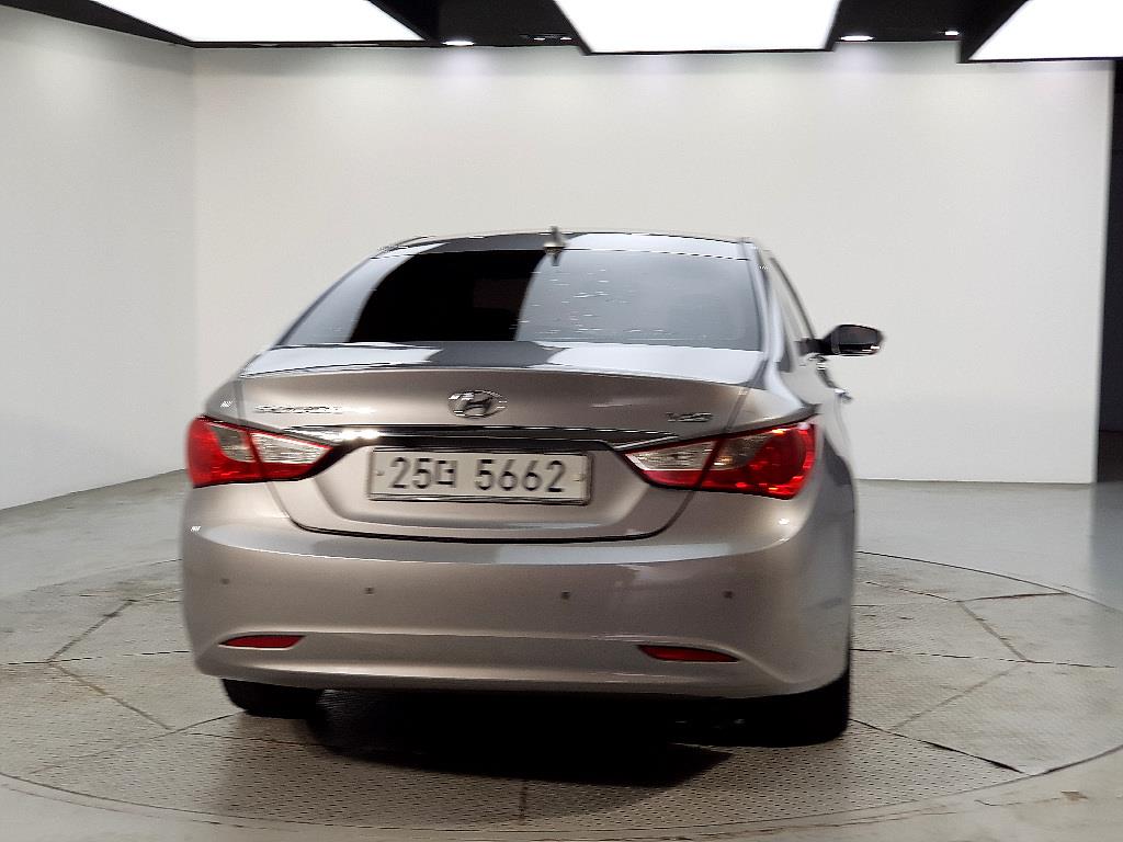 HYUNDAI Sonata - Vista 3
