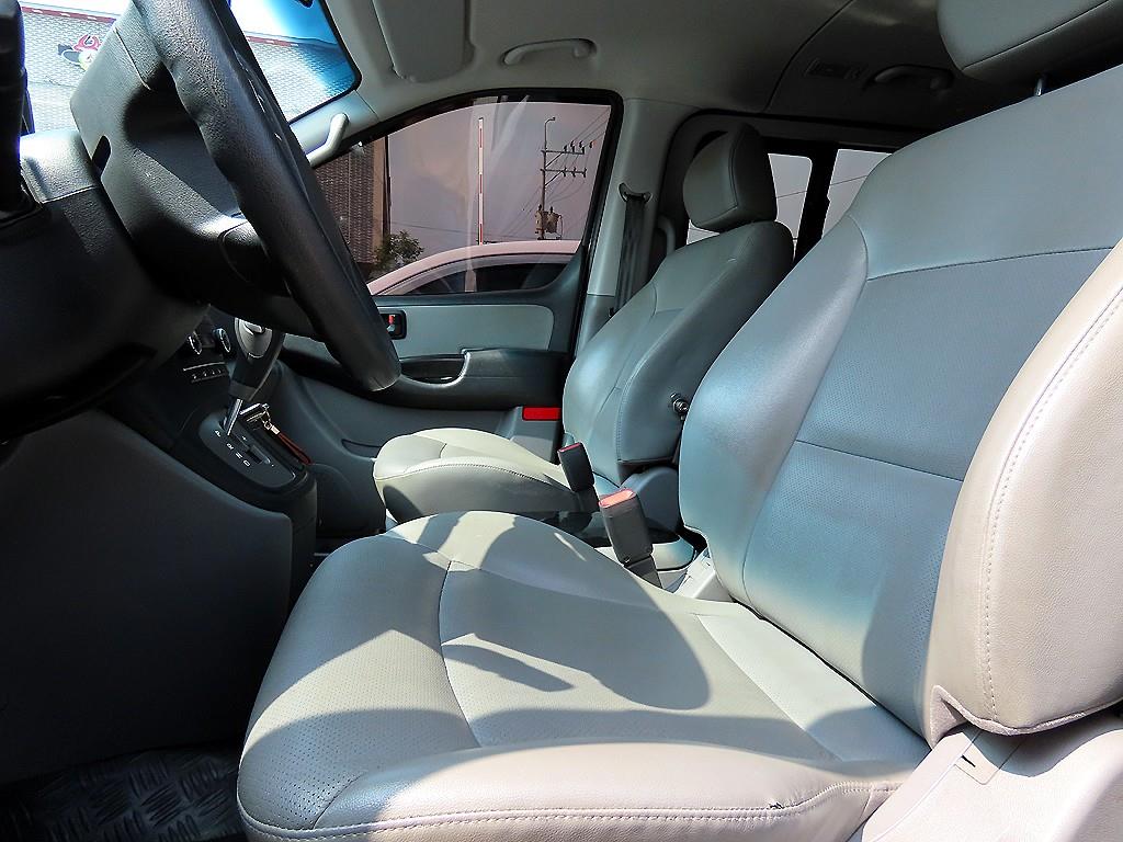HYUNDAI Starex - Vista 7