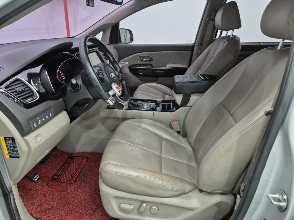 KIA Carnival - Vista 8