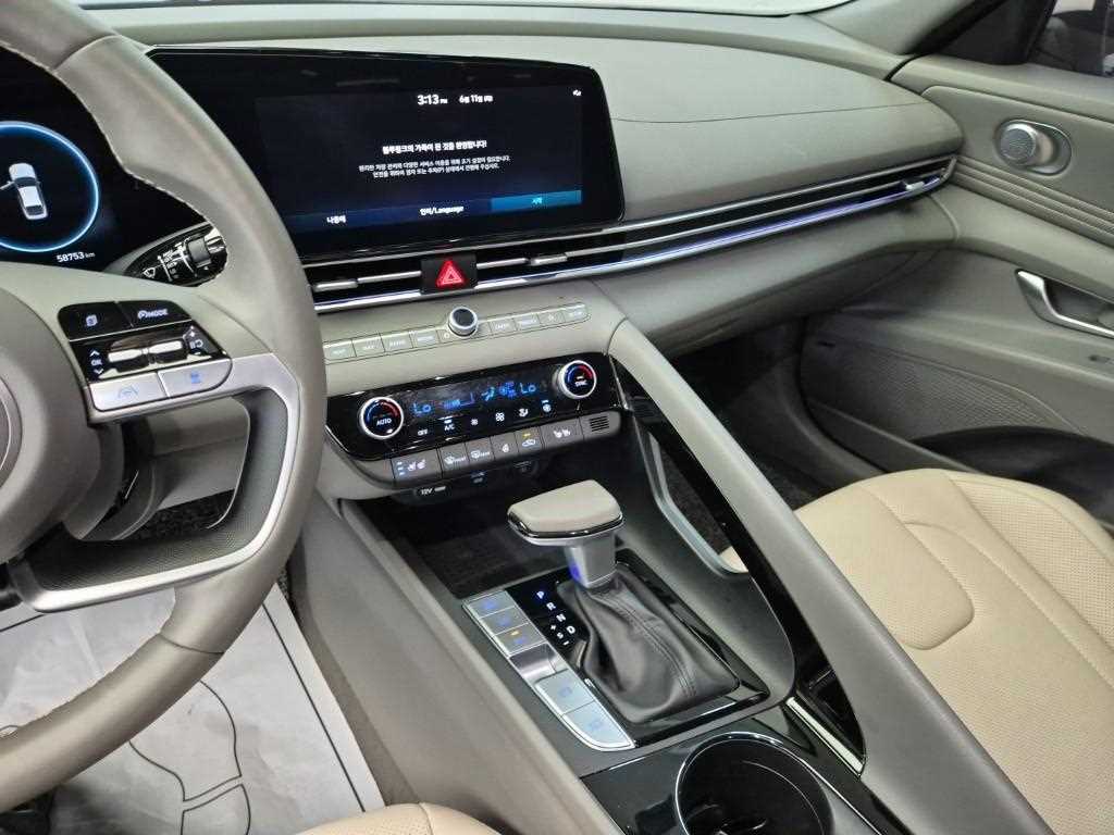HYUNDAI Avante - Vista 12