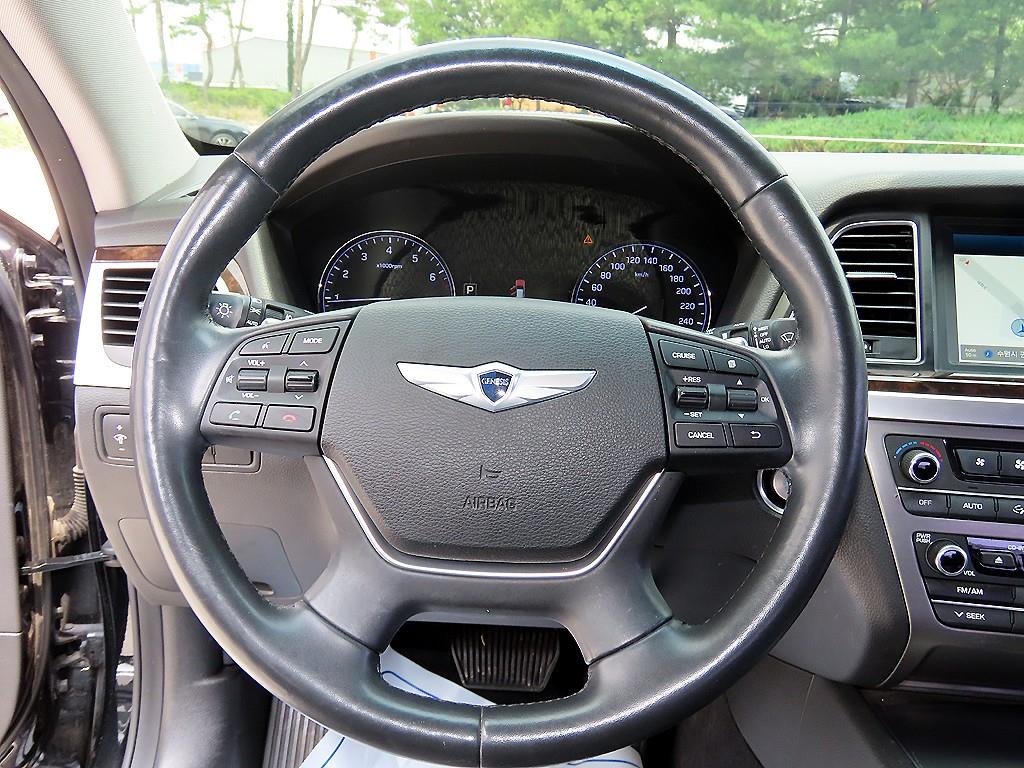 HYUNDAI Genesis - Vista 8