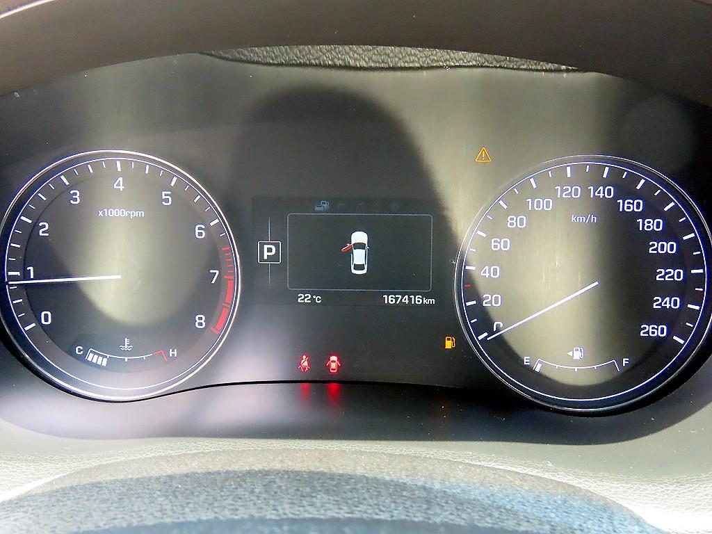 HYUNDAI Genesis - Vista 9