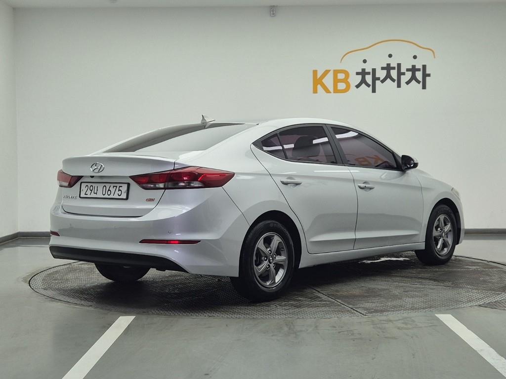 HYUNDAI Avante - Vista 6