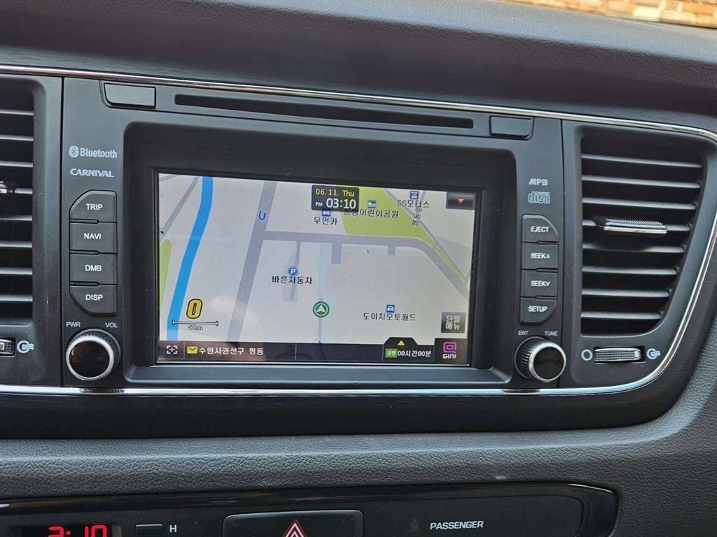 KIA Carnival - Vista 8