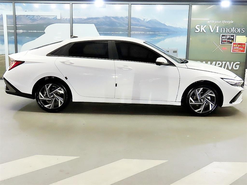 HYUNDAI Avante - Vista 3