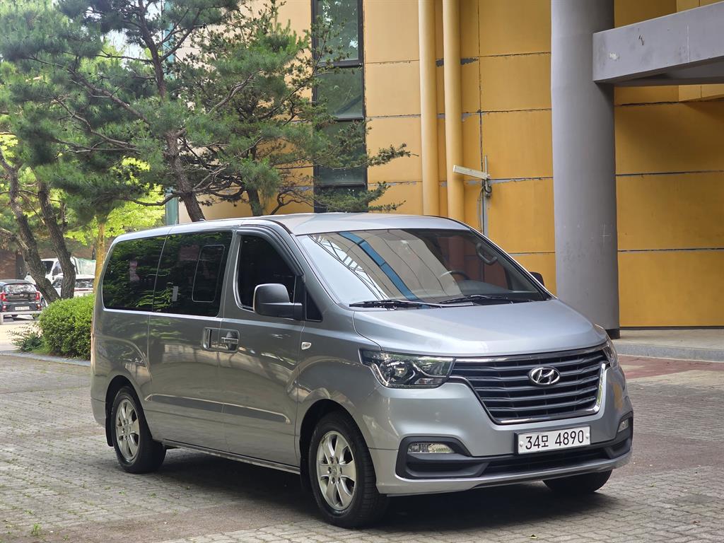 HYUNDAI Starex - Vista 2