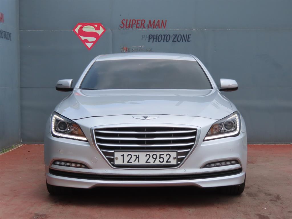 HYUNDAI Genesis - Vista 3
