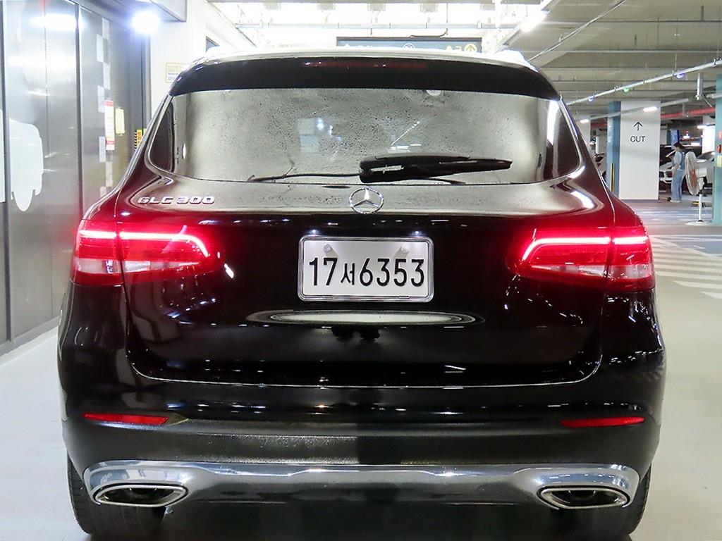 Mercedes Benz GLC Class - Vista 5