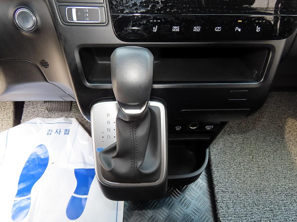 HYUNDAI Staria - Vista 10