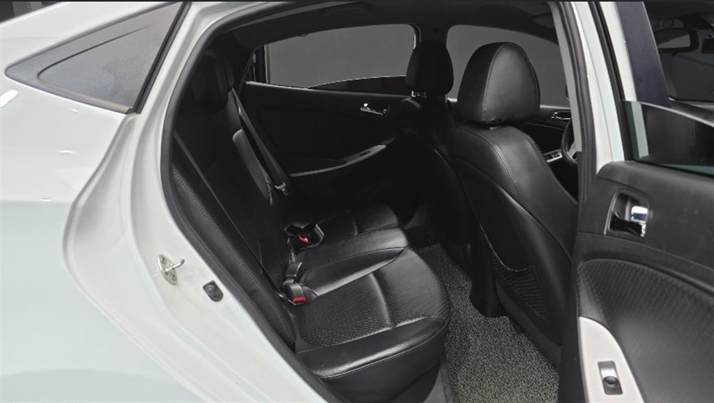 HYUNDAI Accent 2012 Blanco - Importación desde Corea - HF Imports Iquique - Foto 13