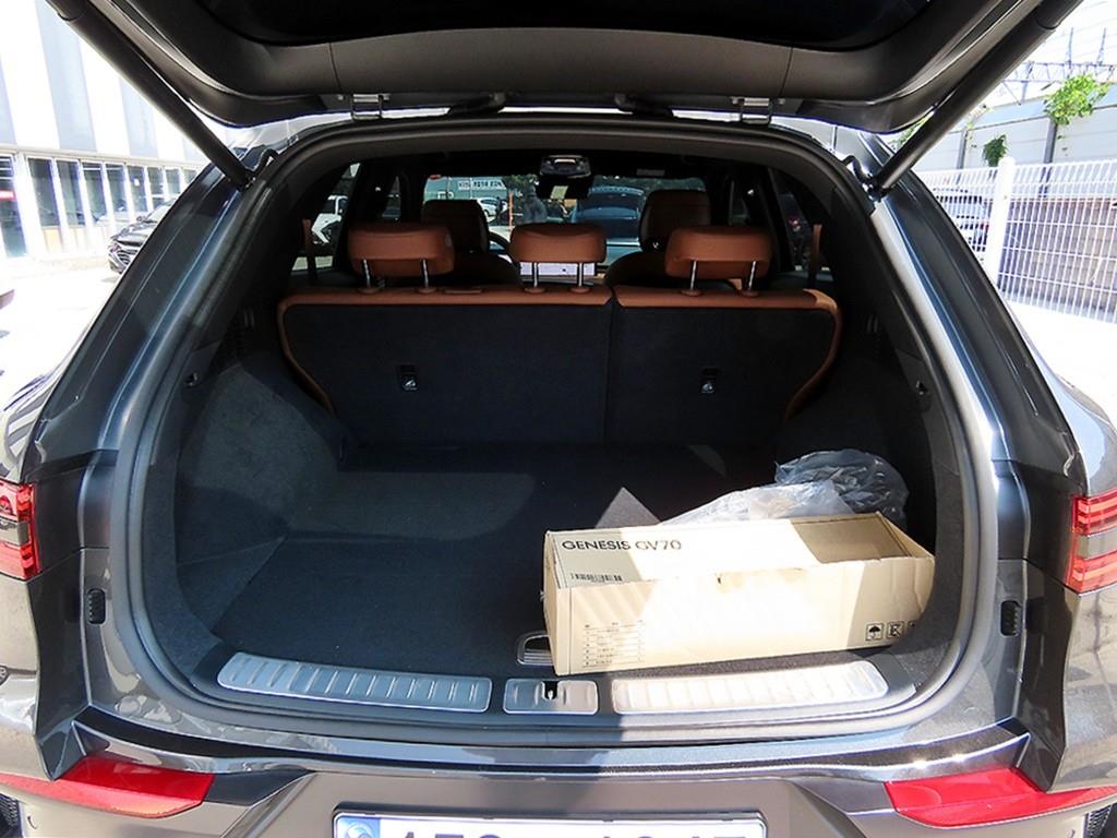 Genesis GV70 2025 Plateado - Importación desde Corea - HF Imports Iquique - Foto 18