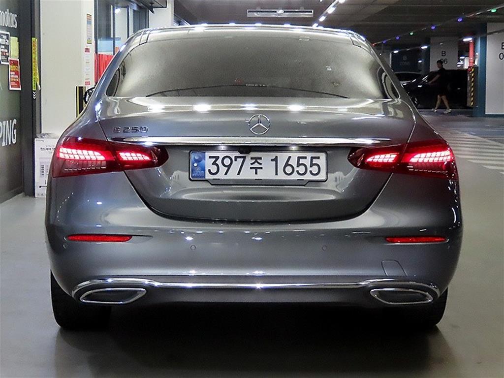 Mercedes Benz E class - Vista 7