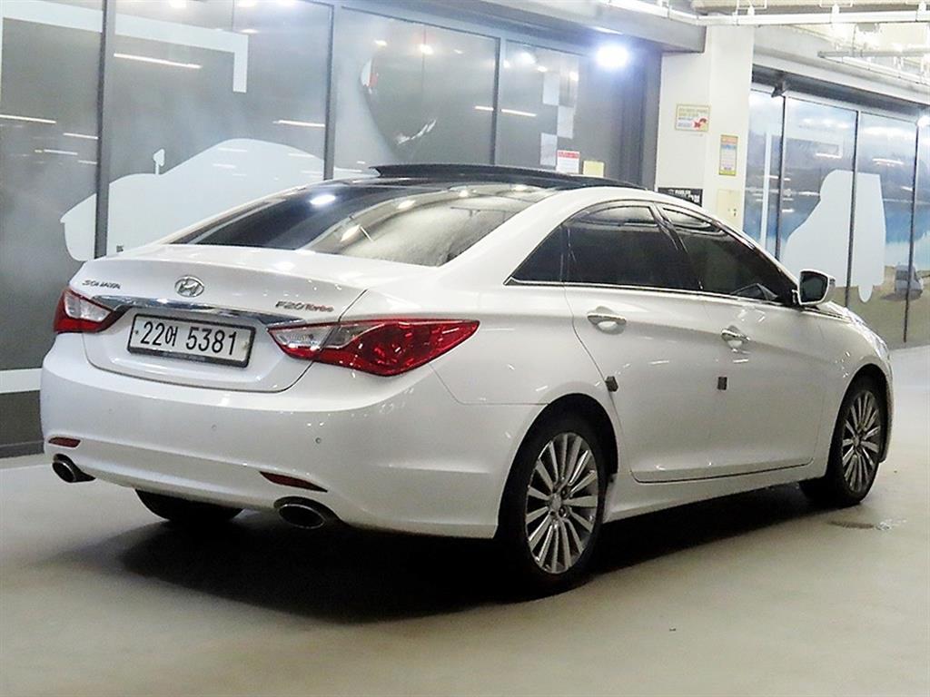 HYUNDAI Sonata - Vista 6