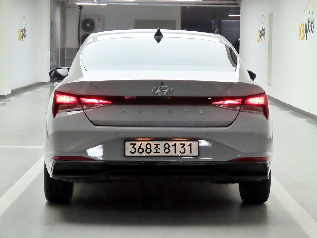 HYUNDAI Avante - Vista 3