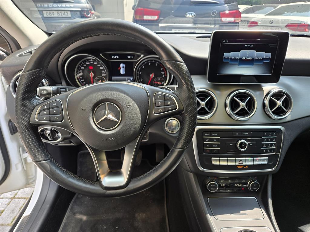 Mercedes Benz GLA Class - Vista 12