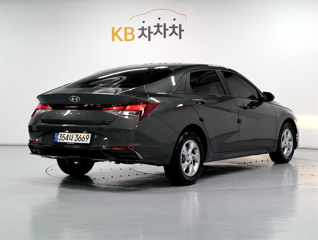 HYUNDAI Avante - Vista 3